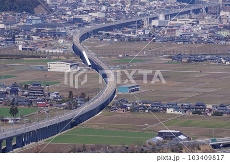 文殊山からの眺め　福井市中心部方向　建設中の北陸新幹線　2023年3月 103409817
