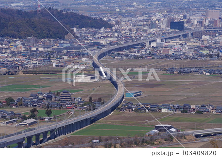 文殊山からの眺め 福井市中心部方向 建設中の北陸新幹線 2023年3月 文殊山からの眺め 福井市中心部方向 建設中の北陸新幹線 2023年3月 103409820