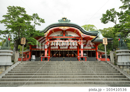 京都　稲荷神社総本宮　伏見稲荷大社本殿 103410536