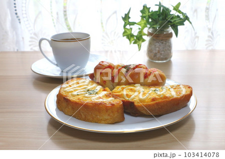 軽食(エッグバゲット・ウインナーロール)とコーヒー 軽食(エッグバゲット・ウインナーロール)とコーヒー 103414078
