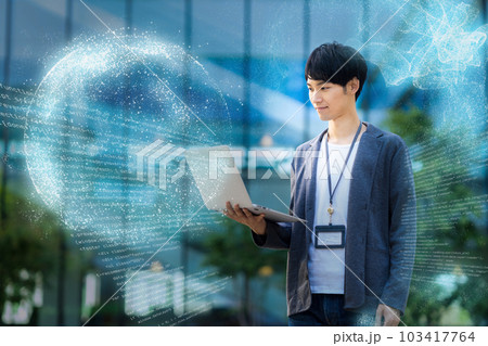 オフィスでパソコンを操作して仕事をするエンジニア 撮影協力「LINK FOREST」 オフィスでパソコンを操作して仕事をするエンジニア 撮影協力「LINK FOREST」 103417764