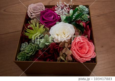 ピンク　美しい花束　お祝い　母の日　誕生日 103417883