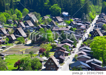 春　白川郷　荻町地区 103417909