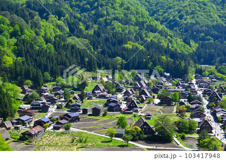 春　白川郷　荻町地区 103417948