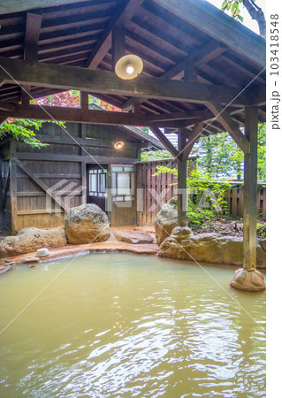 新緑の露天風呂【平湯温泉・平湯の湯】 新緑の露天風呂【平湯温泉・平湯の湯】 103418548