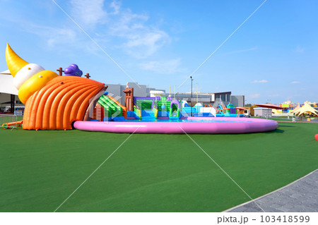 Green artificial turf lawn and swimming pool in summer spring amusement park Green artificial turf lawn and swimming pool in summer spring amusement park 103418599