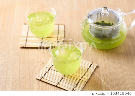 冷たい緑茶 103419046