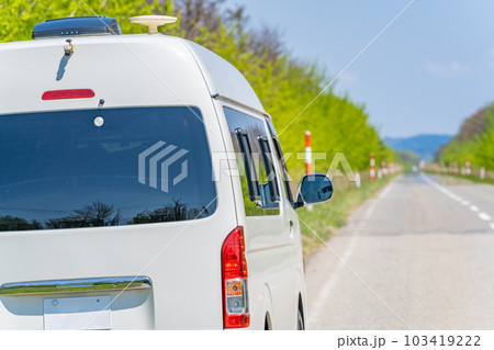 ハイエース キャンピングカー バンライフ 旅行 直線道路 ハイエース キャンピングカー バンライフ 旅行 直線道路 103419222