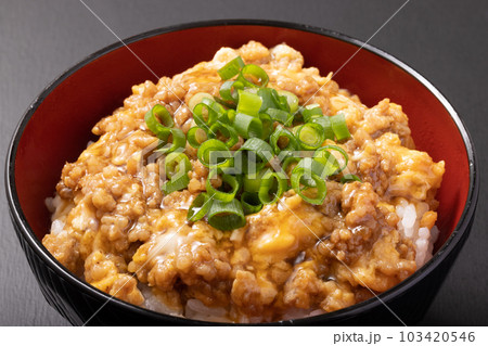 肉そぼろ卵とじご飯 103420546