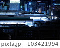 出発を待つ夜の新幹線 103421994
