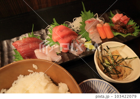 刺身定食 八点盛りの刺身定食 市場飯 刺身定食 八点盛りの刺身定食 市場飯 103422079