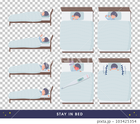 ベッドにこもるTシャツマッシュヘア女性のセット 103425354