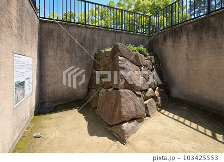 岡山城 築城当時の石垣(岡山県岡山市) 岡山城 築城当時の石垣(岡山県岡山市) 103425553