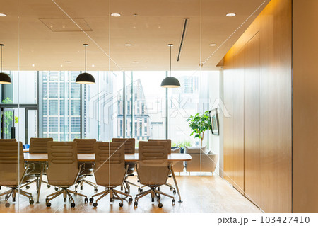 無人の会議室 103427410