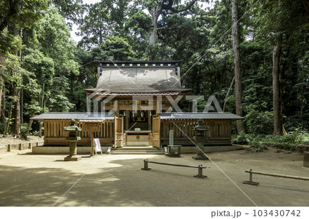 武の神様として仰がれる鹿島神社奥宮旧本殿 武の神様として仰がれる鹿島神社奥宮旧本殿 103430742