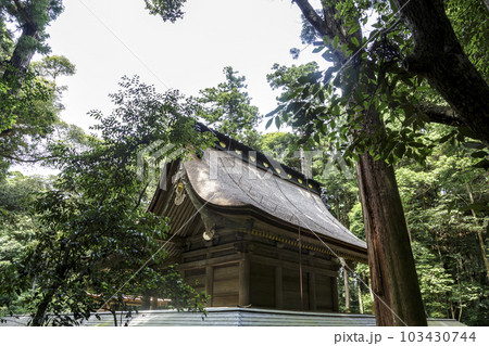 武の神様として仰がれる鹿島神社奥宮旧本殿 103430744