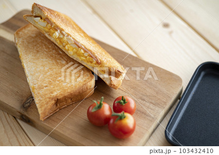 ハム玉子ホットサンド 103432410