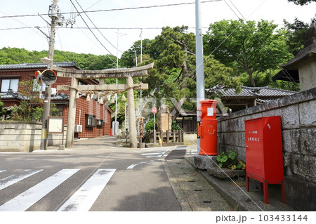 新潟　長岡 　丸ポストのある風景（寺泊・白山媛神社下前） 103433144