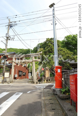 新潟　長岡 　丸ポストのある風景（寺泊・白山媛神社下前） 103433145