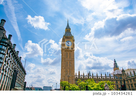ビックベンと晴れ渡ったロンドンの景色 ビックベンと晴れ渡ったロンドンの景色 103434261