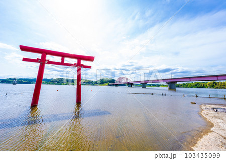 高瀧湖の鳥居 高瀧湖の鳥居 103435099