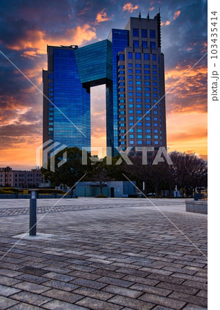 夕暮れの有明・東京ベイコート倶楽部【都市イメージ】 夕暮れの有明・東京ベイコート倶楽部【都市イメージ】 103435414