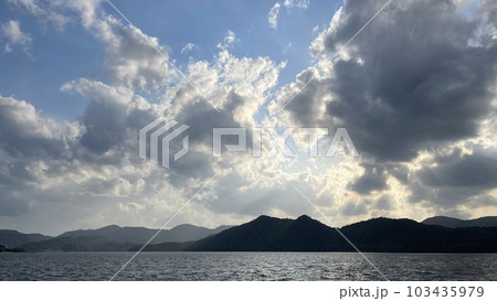 山陰海岸国立公園 久美浜湾の綺麗な夕景 山陰海岸国立公園 久美浜湾の綺麗な夕景 103435979