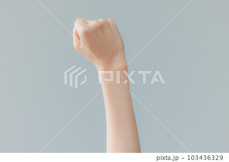 女性の手 103436329