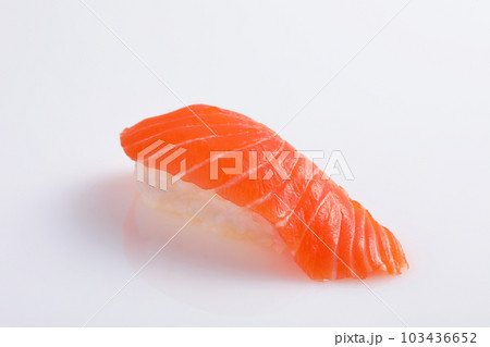 サーモンのにぎり寿司 103436652