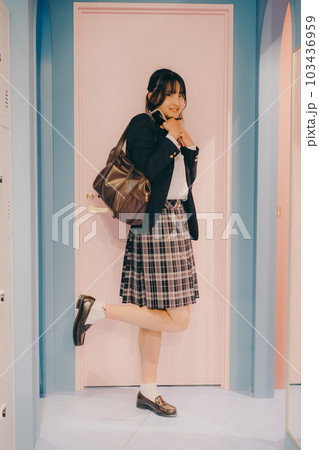 ピンクバックの女子高生 103436959