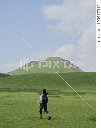 阿蘇 草千里 登山 キリシマ ミヤマキリシマ 山頂 山頂からの風景 絶景 阿蘇 草千里 登山 キリシマ ミヤマキリシマ 山頂 山頂からの風景 絶景 103437316