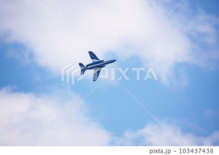 北海道「千歳のまちの航空祭」の風景 103437438