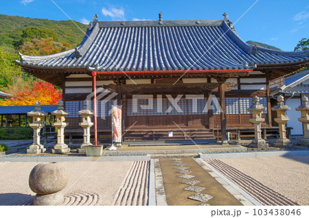 福岡県北九州市にある黄檗宗寺院福聚寺祠堂と中庭 103438046