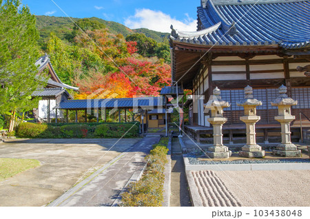 福岡県北九州市にある黄檗宗寺院福聚寺秋の境内 103438048