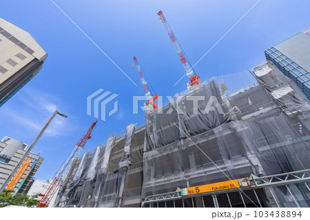 《福岡県》2023年5月の福岡市中央区（福岡市役所付近） 103438894