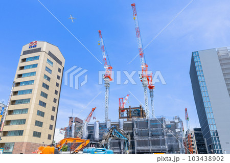 《福岡県》2023年5月の福岡市中央区（福岡市役所付近） 103438902