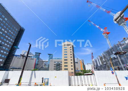 《福岡県》2023年5月の福岡市中央区（福岡市役所付近） 103438928