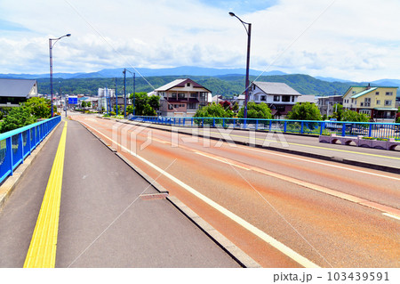 はねうま大橋/矢代川より新井駅/しののめ通り方向を望む(新潟県妙高市)【2023.5】 はねうま大橋/矢代川より新井駅/しののめ通り方向を望む(新潟県妙高市)【2023.5】 103439591