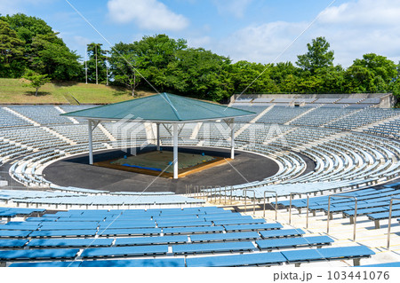 晴れの青空と改修された卯辰山にある相撲場｜高校相撲の聖地｜土俵イメージ｜相撲イメージ｜石川県金沢市 103441076