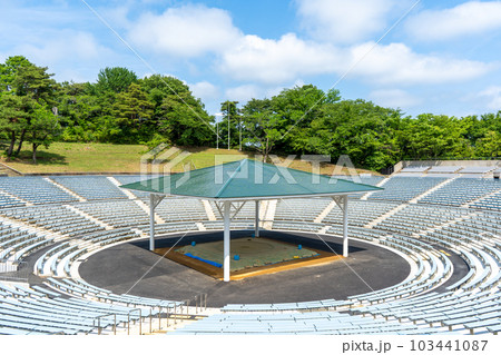 晴れの青空と改修された卯辰山にある相撲場｜高校相撲の聖地｜土俵イメージ｜相撲イメージ｜石川県金沢市 103441087