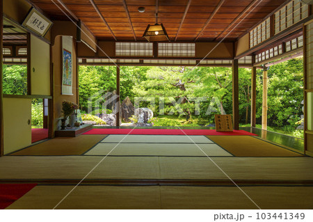 建仁寺塔頭　霊源院　新緑の季節（京都府京都市東山区） 103441349