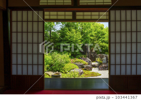 建仁寺塔頭 霊源院 也足軒から眺める庭園(京都府京都市東山区) 建仁寺塔頭 霊源院 也足軒から眺める庭園(京都府京都市東山区) 103441367