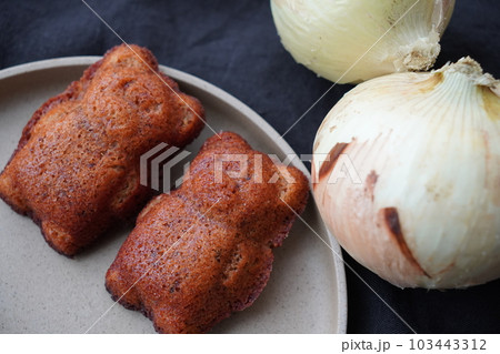 新玉ねぎの焼き菓子 くまの焼き型 新玉ねぎの焼き菓子 くまの焼き型 103443312