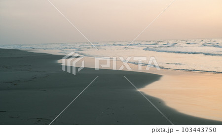 日没後の海 103443750