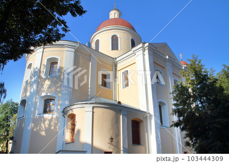 北欧バルト三国リトアニアの世界文化遺産のヴィリニュス歴史地区　旧市街のロシア正教会である聖霊教会 103444309