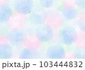 水彩にじみ水玉背景 103444832