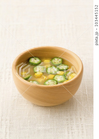 夏の味噌汁はトウモロコシとオクラがおすすめ 夏の味噌汁はトウモロコシとオクラがおすすめ 103445152
