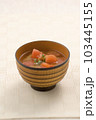 夏に食べたいトマトの味噌汁 103445155