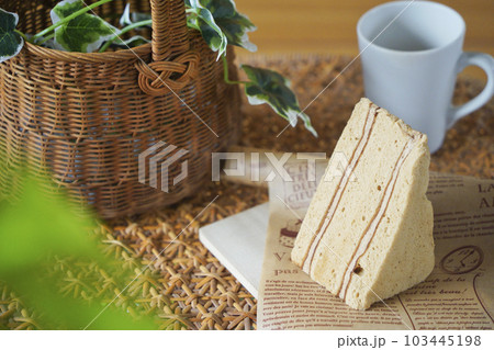 コーヒークリームのサンドイッチ コーヒークリームのサンドイッチ 103445198