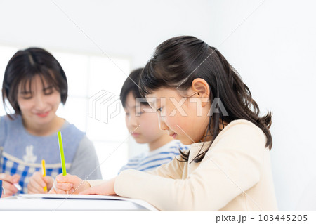 学童保育イメージ　　 103445205